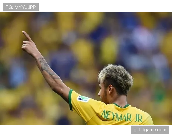 足球明星闪耀赛场，精彩表现引爆球迷热情