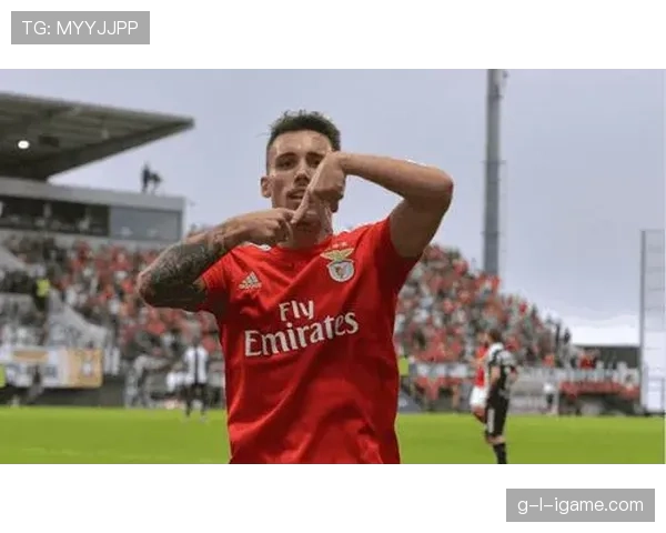 格里马尔多合同细节曝光,豪门球队争夺防线新星的竞争格局分析 格里马尔多合同细节曝光,豪门球队争夺防线新星的竞争格局分析