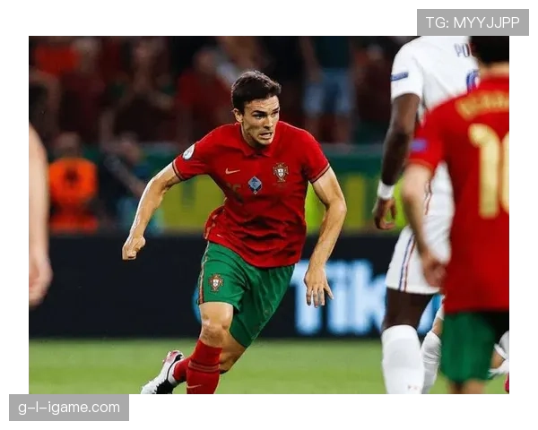 帕利尼亚抢断能力解析:中场防守核心标签拆解 帕利尼亚抢断能力解析:中场防守核心标签拆解